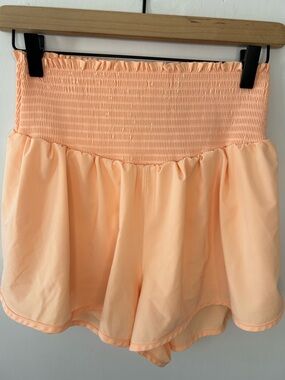 Offline by Aerie Women’s Peach High Waisted Smocked Flowy Shorts, Size Large